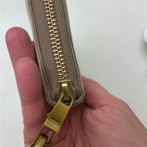Fossil large silverish gold leather wristlet wallet - Picture 8 of 13